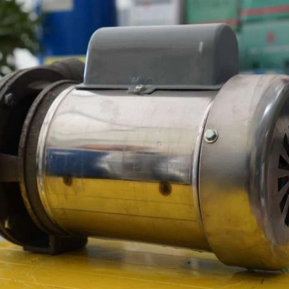 máy bơm 1 đầu hút thân inox 1.5HP cho giếng khoan